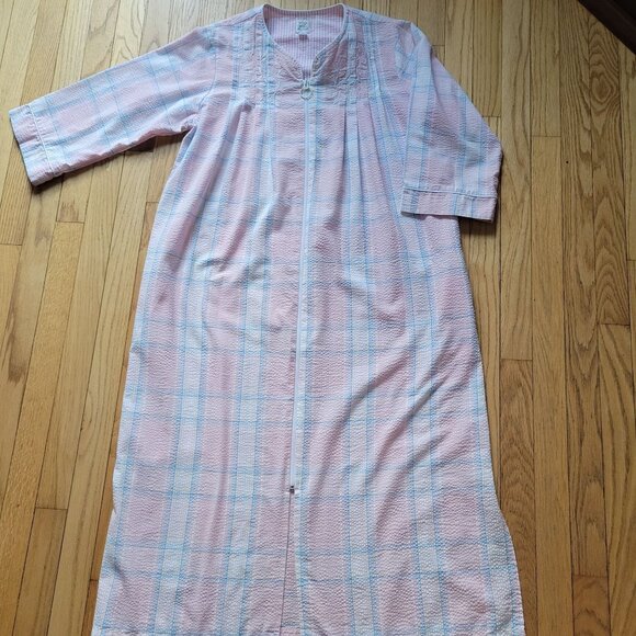 Miss Elaine Womens Zip Front Quilted Robe Medium Pink Plaid Embroidered Floral 3 - Picture 4 of 7